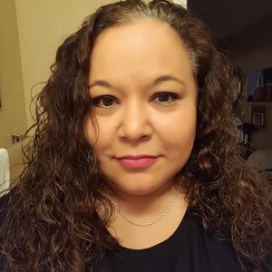 Meet your Posher, Adela